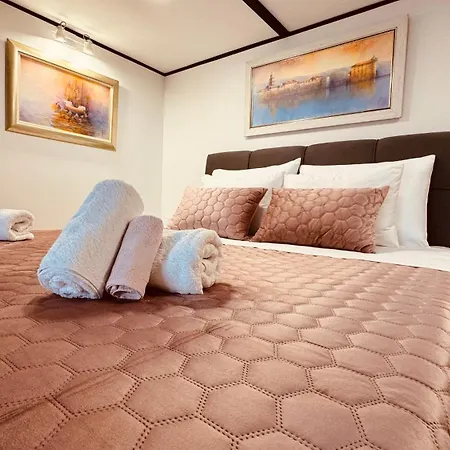 Penthouse Lapis Apartament *