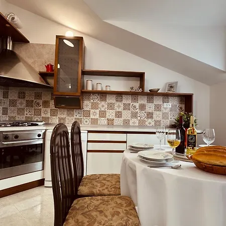 Apartment Penthouse Lapis *